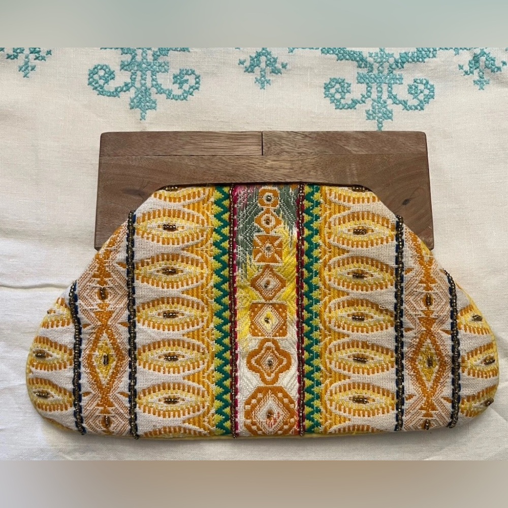 Chloe & Lex Statement Beaded Clutch – Vibrant & Chic